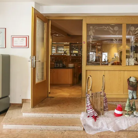 호텔 Alpenhotel Tauernstueberl 3*