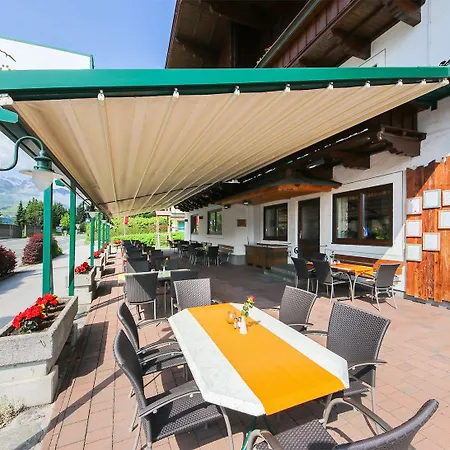 Alpenhotel Tauernstueberl 호텔 젤암제