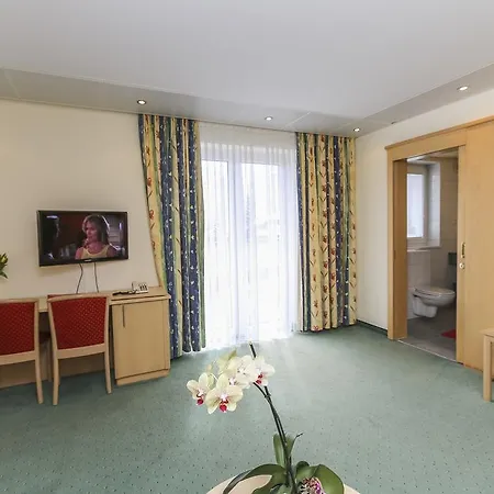 Alpenhotel Tauernstueberl 3*