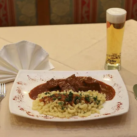 Alpenhotel Tauernstueberl 호텔 3*