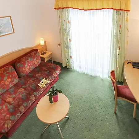 호텔 Alpenhotel Tauernstueberl 젤암제