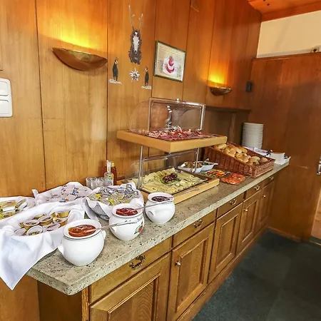 호텔 Alpenhotel Tauernstueberl 3*