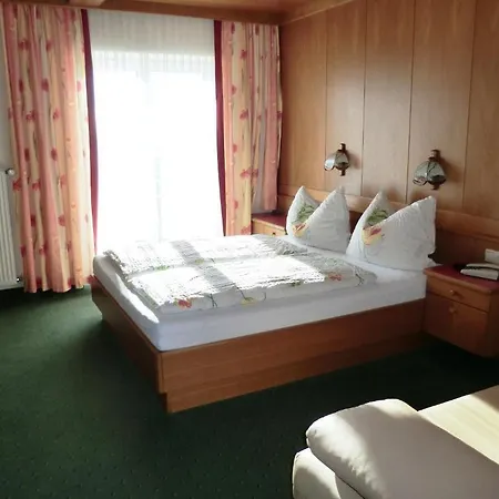 Alpenhotel Tauernstueberl 호텔 젤암제