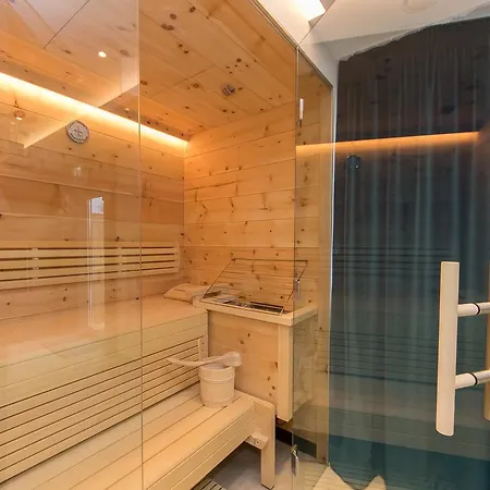 Alpenhotel Tauernstueberl 호텔 젤암제