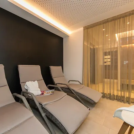 Alpenhotel Tauernstueberl 3* 젤암제