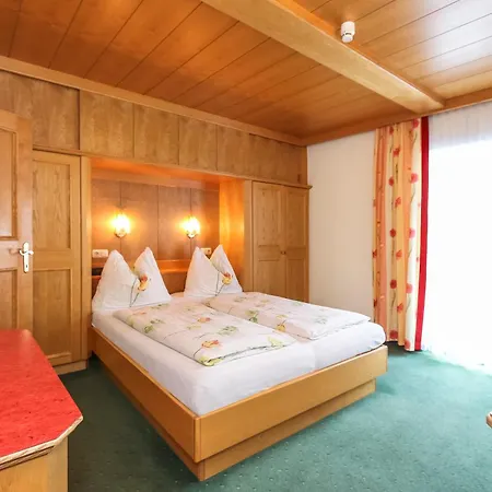 Alpenhotel Tauernstueberl 호텔