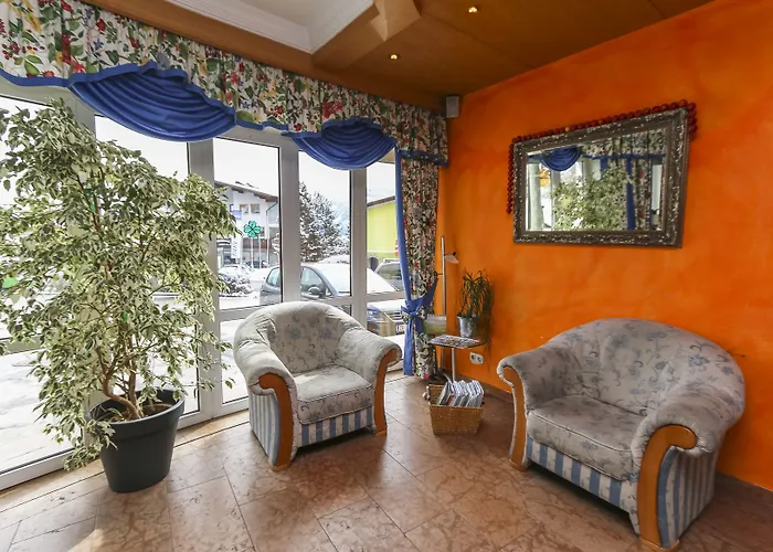 Alpenhotel Tauernstueberl 호텔 3*