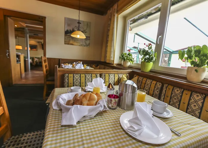 Alpenhotel Tauernstueberl 3* 젤암제