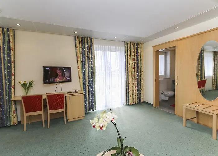 Alpenhotel Tauernstüberl 3*