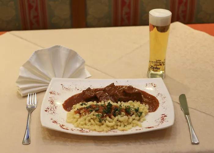 Alpenhotel Tauernstueberl 호텔 3*