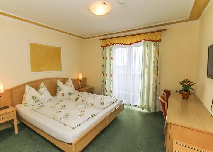 Alpenhotel Tauernstueberl 호텔 젤암제