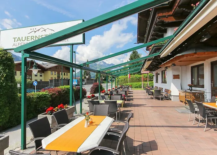 Alpenhotel Tauernstueberl 호텔 젤암제