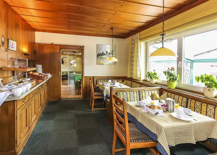 Alpenhotel Tauernstueberl 호텔