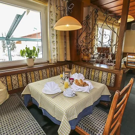 Alpenhotel Tauernstueberl Zell am See