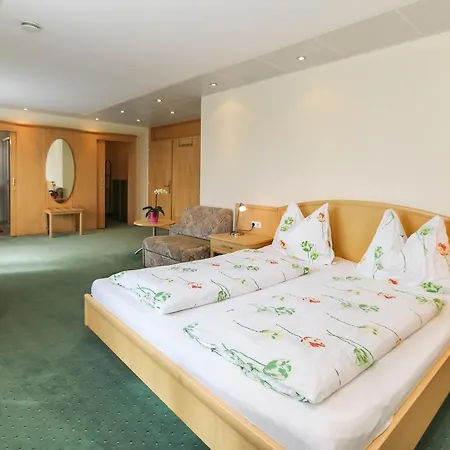 Alpenhotel Tauernstueberl 3*